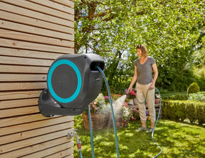 GardenHouse - Mangueira Externa Com Enrolador Retrátil, trava e Suporte Giratório 180